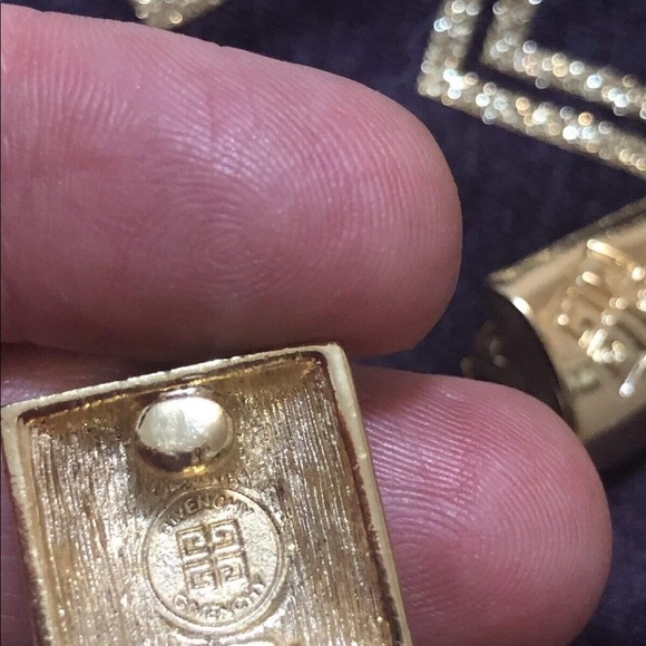 Givenchy women clip earring - Picture 3 of 5